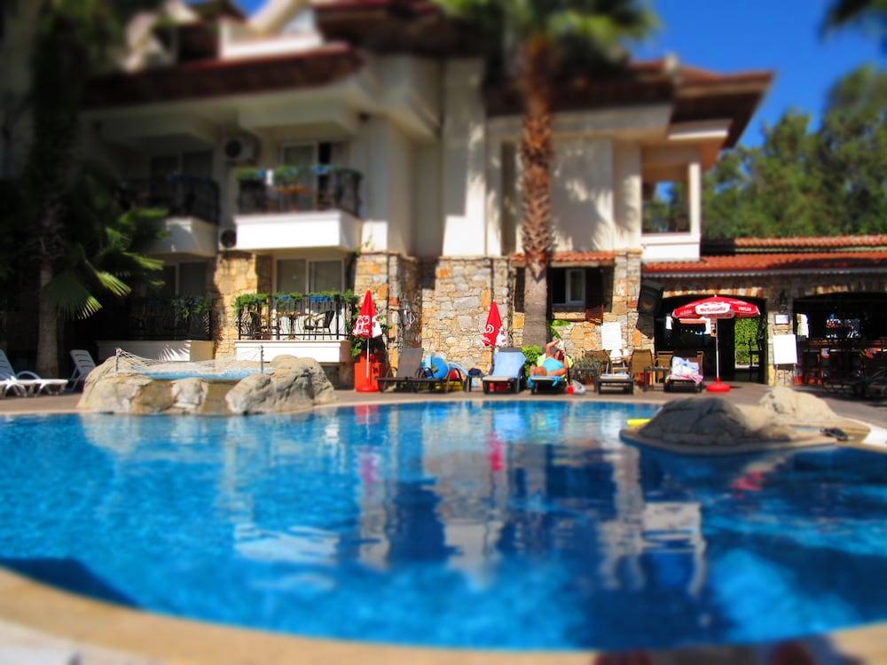 Sun Blue Apart Hotel İçmeler Exteriér fotografie